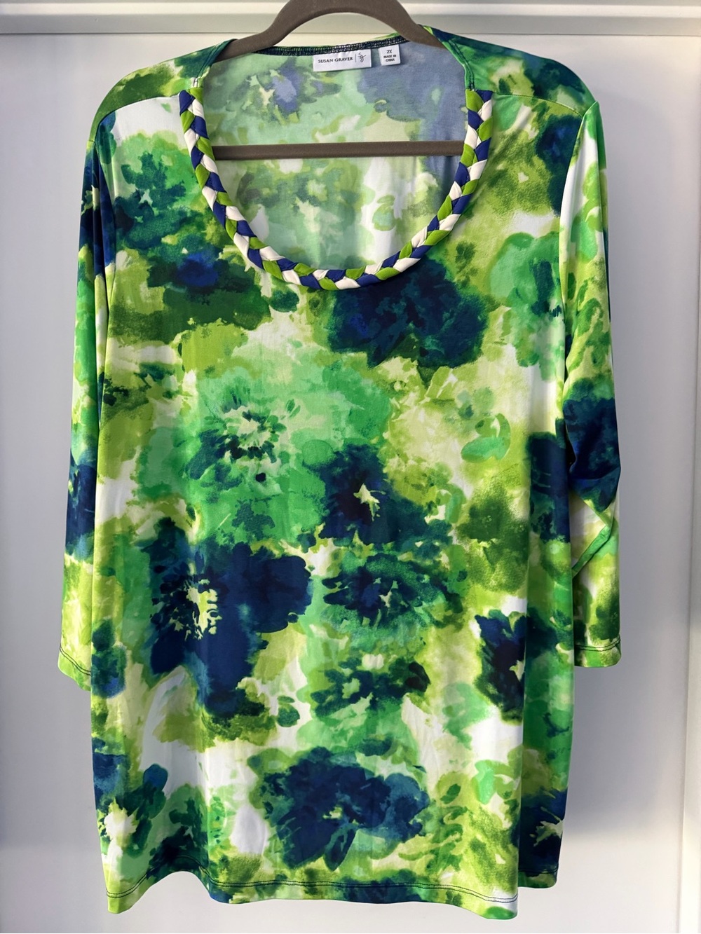 Susan Graver- Green Floral Scoop Neck Women's Top